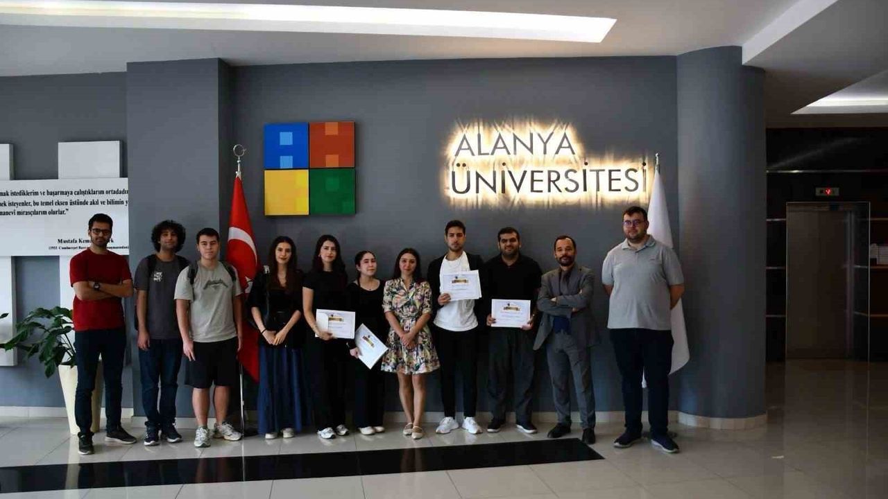 Alanya Üniversitesi Bilgisayar Mühendisliği mezunları Kırmızı Salon'da buluştu