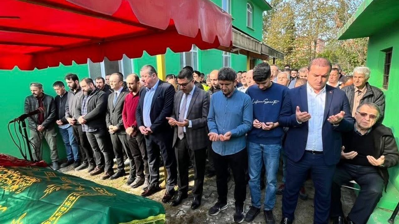 Alaplı İlçe Emniyet Müdür Vekili Baki Acar’ın annesi Yasemin Acar toprağa verildi