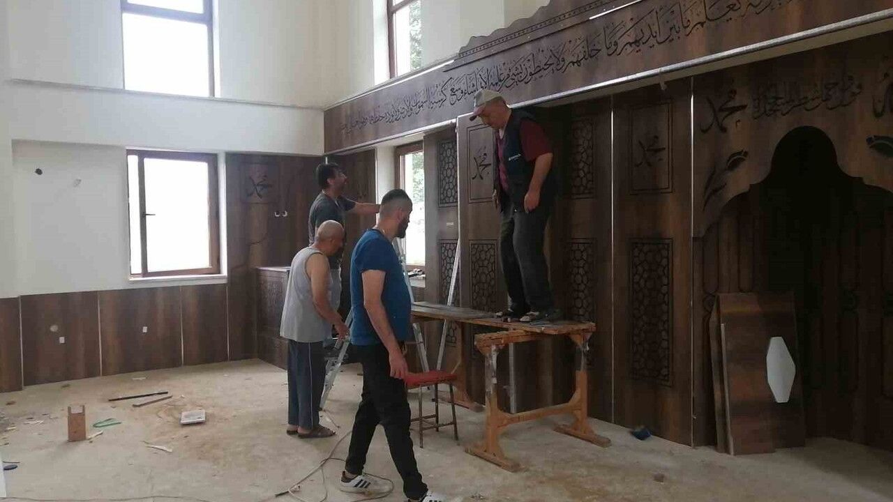Alaplılı Mobilya Ustası Sezgin Gülçiçek, 50 Yılda 63 Camiye Mihrap ve Minber Yaptı