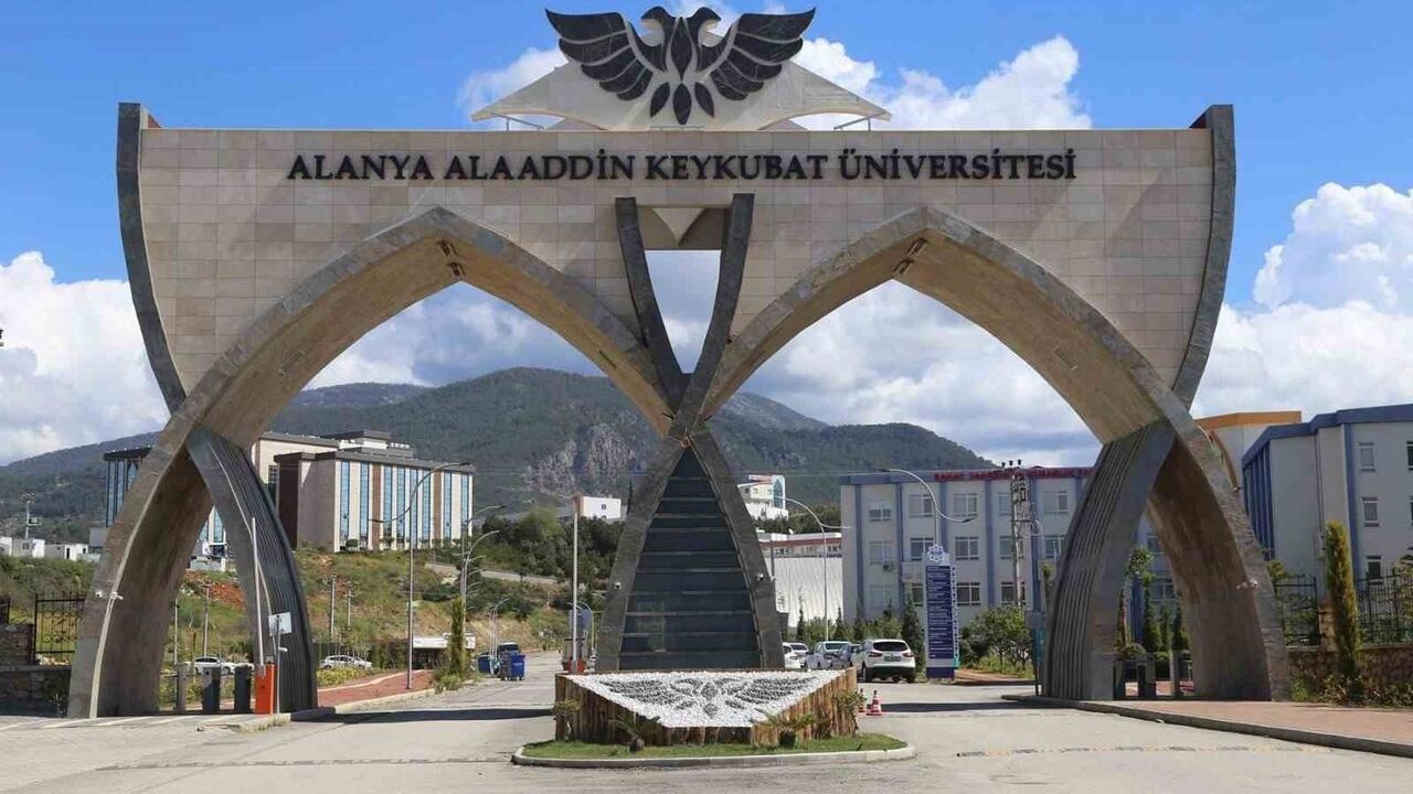 ALKÜ URAP 2025-2026'da 27 Basamak Yükselerek Türkiye'nin En Büyük Sıçrama Yapan İkinci Üniversitesi Oldu