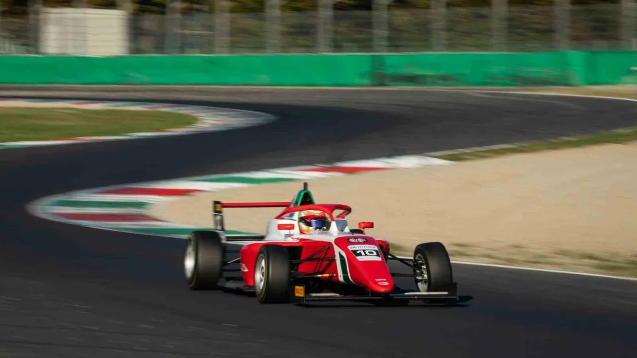 Alp Aksoy: 2030'da İlk Türk Formula 1 Pilotu Olma Hedefiyle Prema Racing ile 2026 Formula 4'e Hazırlanıyor