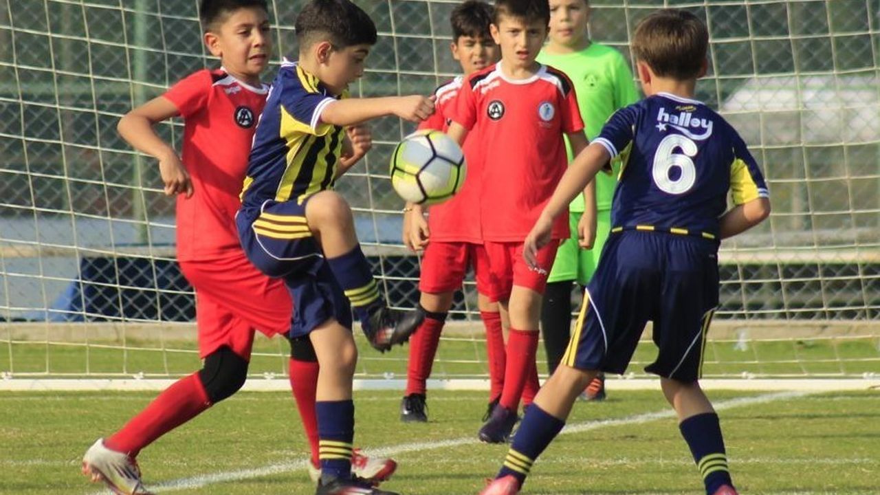 Alsancakspor, Kuşadası Atatürk Kupası'nda Fenerbahçe Akademi'yi eleyerek finale yükseldi