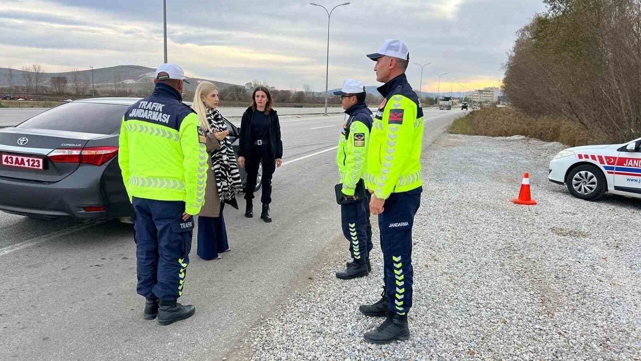 Altıntaş Kaymakamı Ayşegül Yıldırım Jandarma Trafik Yol Denetimine Katıldı