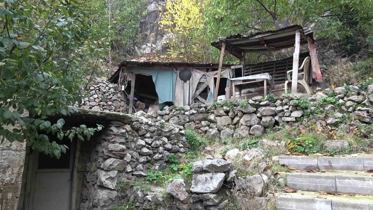 Amasya’da Ferhat Dağı eteklerinde 20 metre tünel bulundu: Polis ve müze ekipleri inceleme başlattı