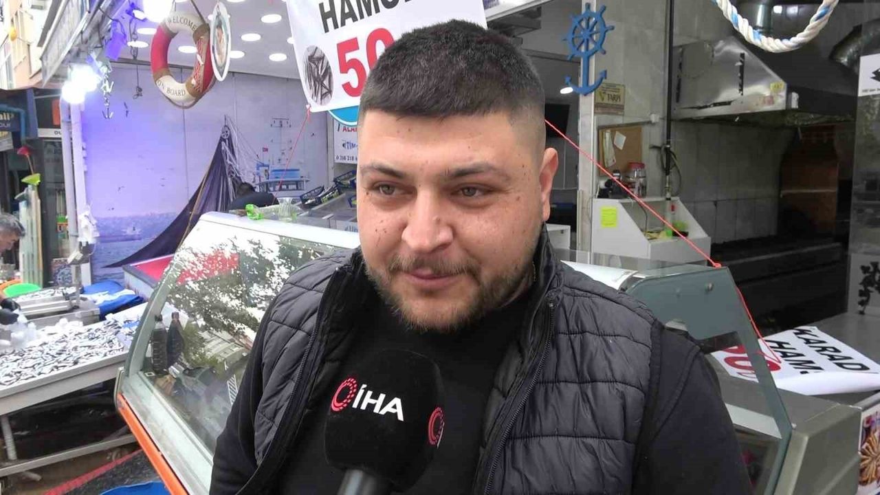 Amasya'da hamsi kilosu 50 TL'ye düştü, vatandaşlar yoğun talep gösterdi