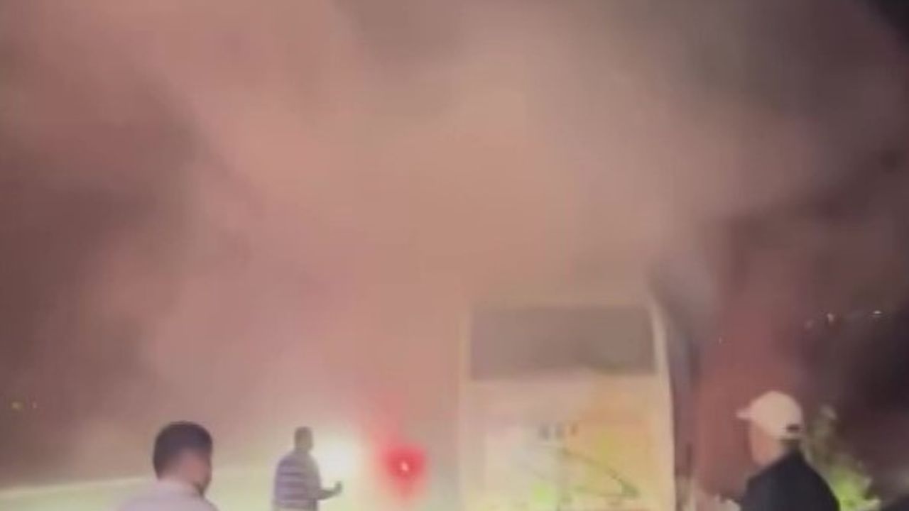 Amasya'da midibüste çıkan yangın muhtar ve vatandaşların müdahalesiyle söndürüldü