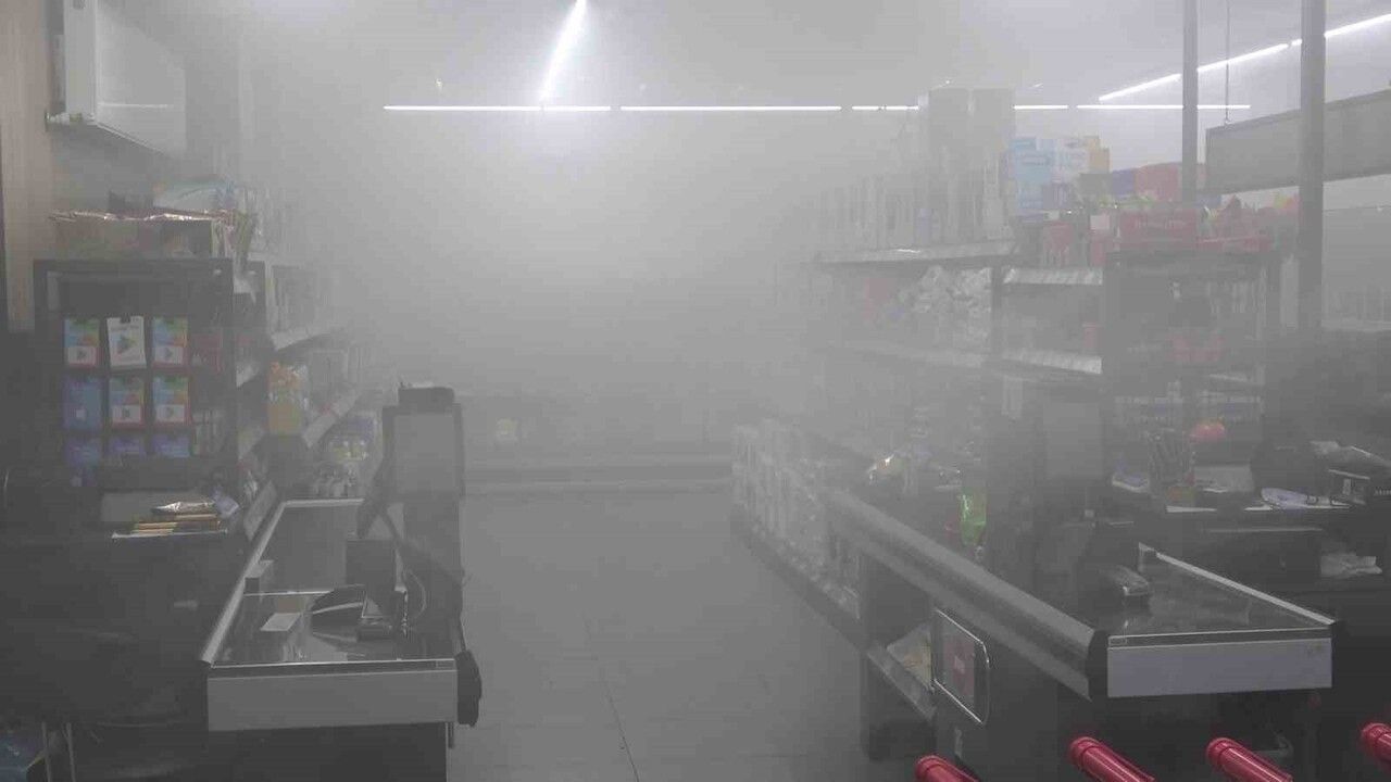 Amasya’da zemin kat yangını marketi dumanla doldurdu