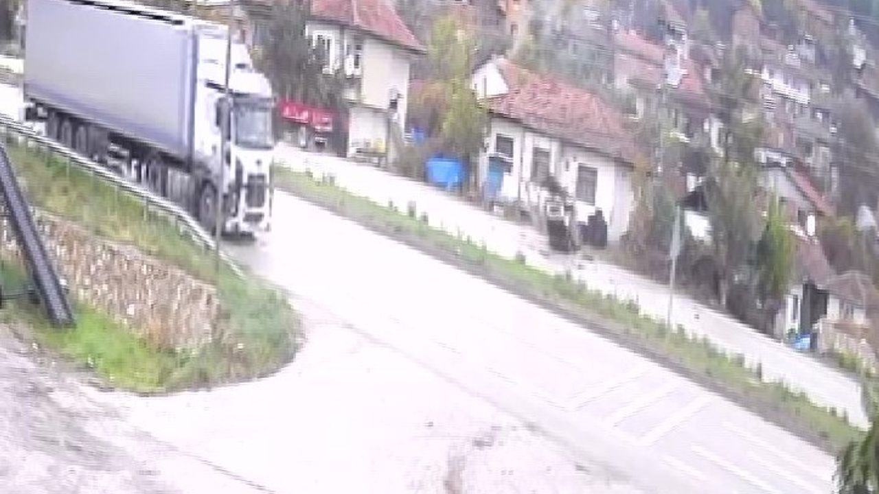 Amasya İlyasköy'de Kontrolden Çıkan Otomobil Takla Attı; Kaza Güvenlik Kamerasına Yansıdı