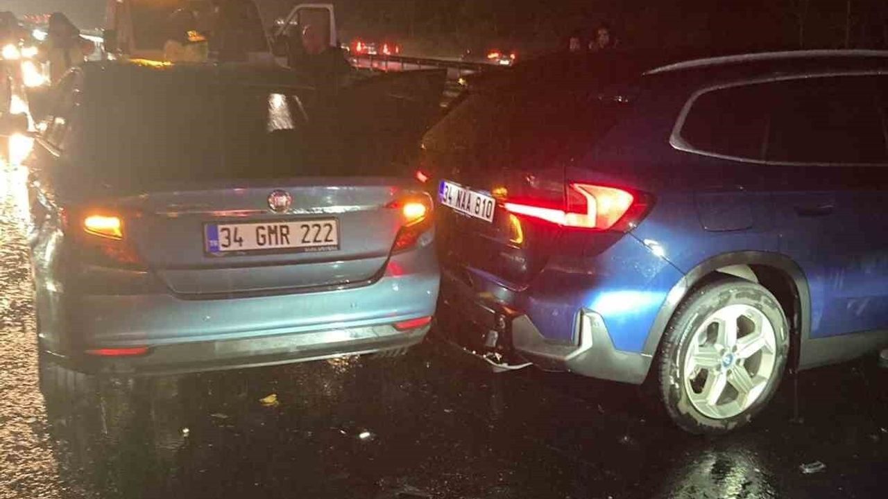 Anadolu Otoyolu Düzce Kesiminde Zincirleme Kaza: 5 Araç, 3 Yaralı