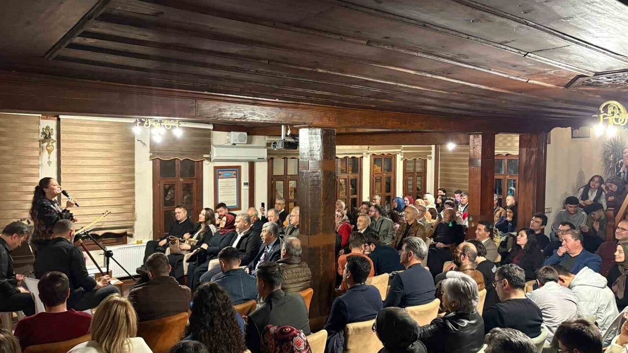 Anadolu Üniversitesi hocalarından 'Türkülerle Eskişehir' konseri — Kırım muhacirleri türküleri öne çıktı