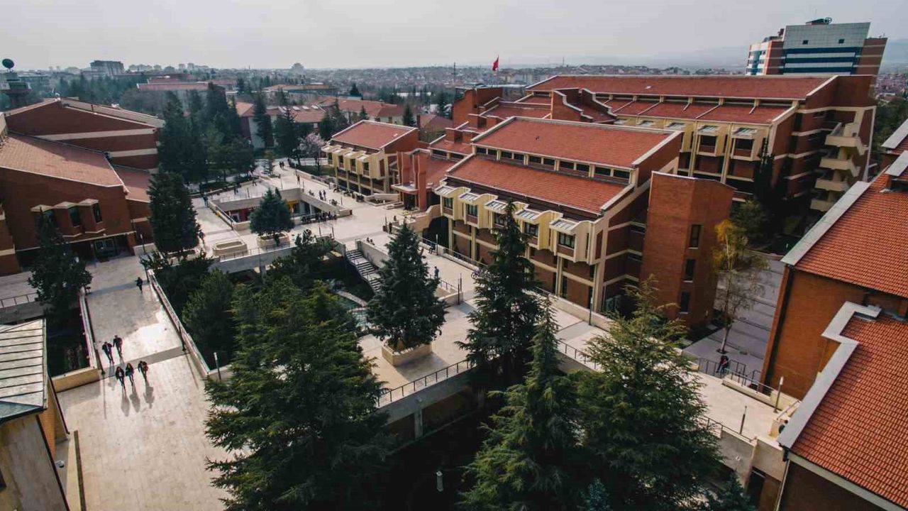 Anadolu Üniversitesi Kütüphanesi 7/24 hizmetle öğrencilere destek veriyor