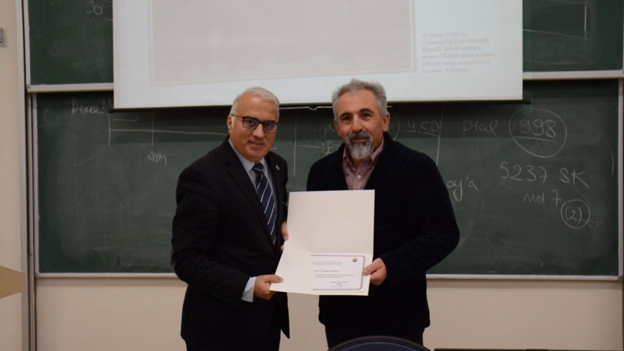 Anadolu Üniversitesi'nde 'Başöğretmen Atatürk, Modernleşme ve Hukuk' konferansı