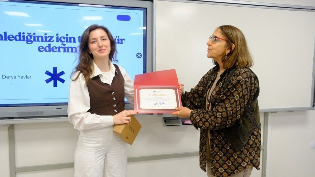 Anadolu Üniversitesi SBF’de ‘Yerel Yönetimlerde Sosyal Hizmet’ semineri: Uzman Derya Yavlar deneyimlerini paylaştı