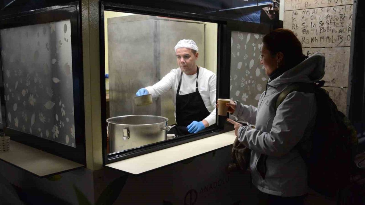 Anadolu Üniversitesi, sınav haftasında öğrencilere sıcak mola sağlıyor