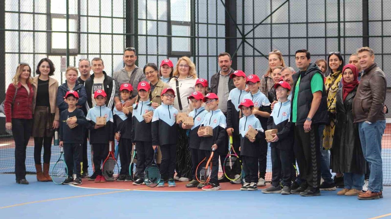 Anadolu Üniversitesi Spor Kulübü kış okulunda minikler eğitimlerine devam ediyor