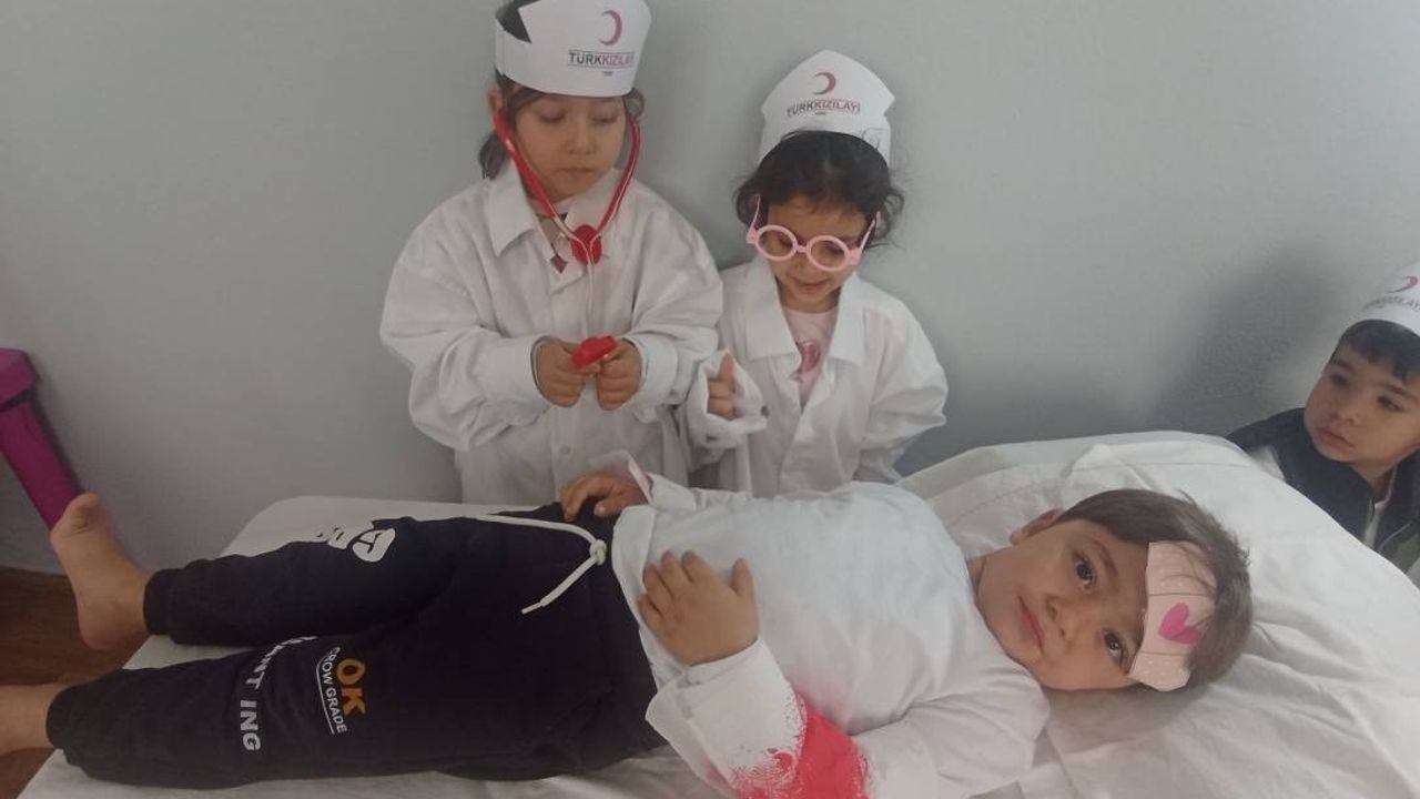 Anamur'da 4-6 Yaş Kur'an Kursu Öğrencilerinden Kızılay Haftası Etkinlikleri