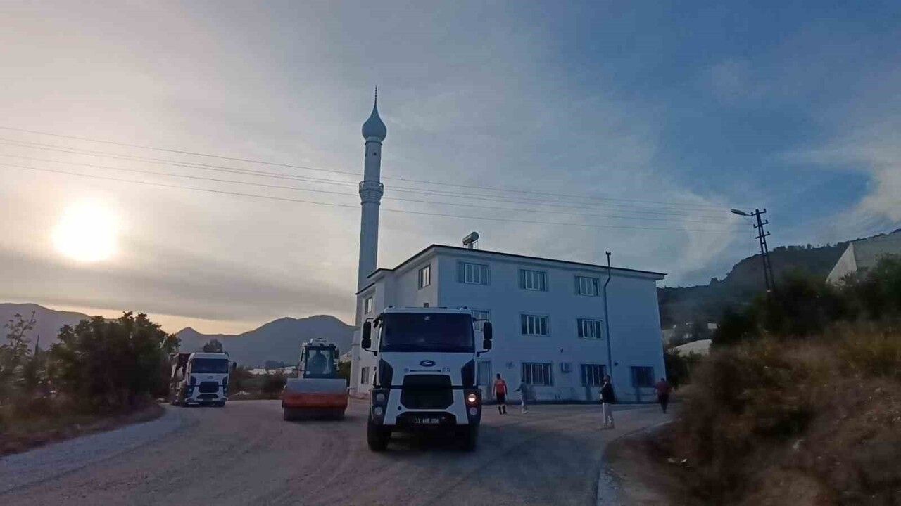 Anamur Malaklar’da Hz. Osman Camii çevresi yenilendi; 11 kilometrelik yol asfaltlandı