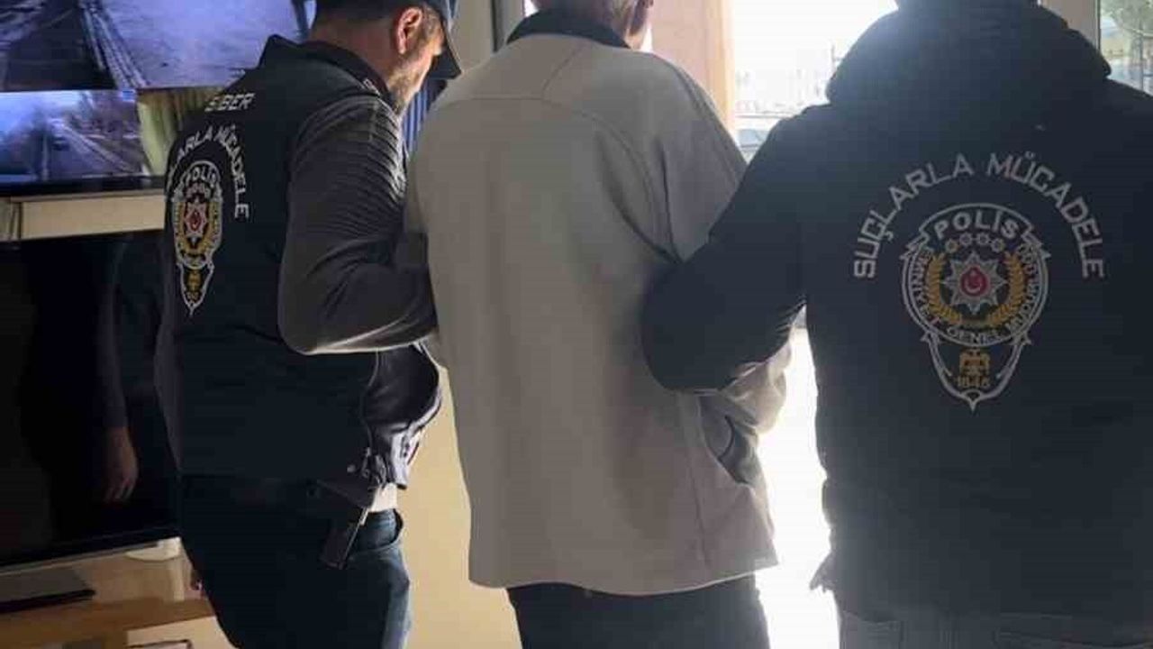 Ankara’da 42 yıl 5 ay hapis cezası bulunan firari siber dolandırıcı Çankaya’da yakalandı