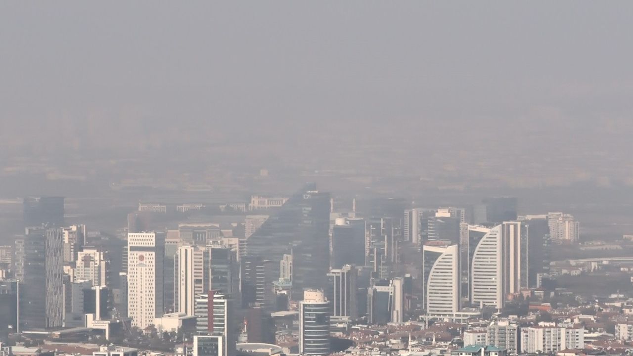 Ankara'da Hava Kirliliği Akşamdan Sabaha Sürdü: Vatandaşlar Araç Yoğunluğunu İşaret Ediyor