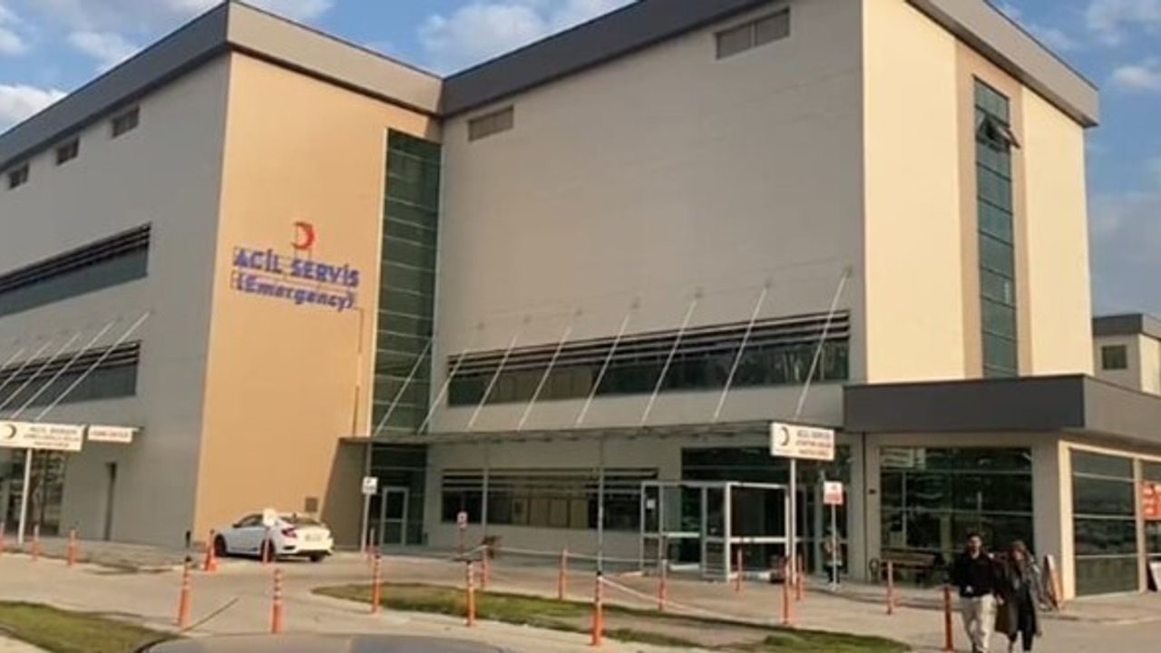 Ankara Kahramankazan'da 10 ortaokul öğrencisi kantinden alınan poğaça sonrası hastaneye kaldırıldı