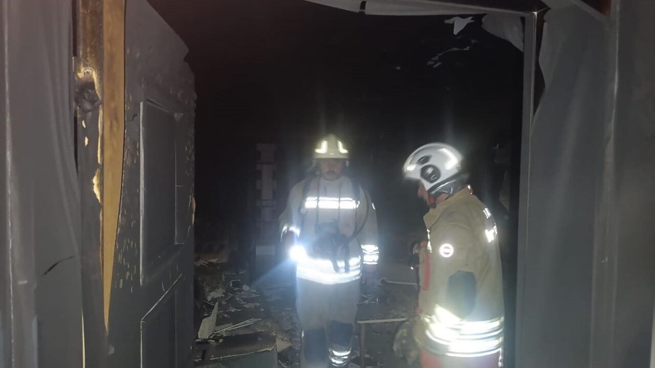 Antakya Dikmece Mahallesi'nde Ev Yangını: Yapı Kullanılamaz Hale Geldi