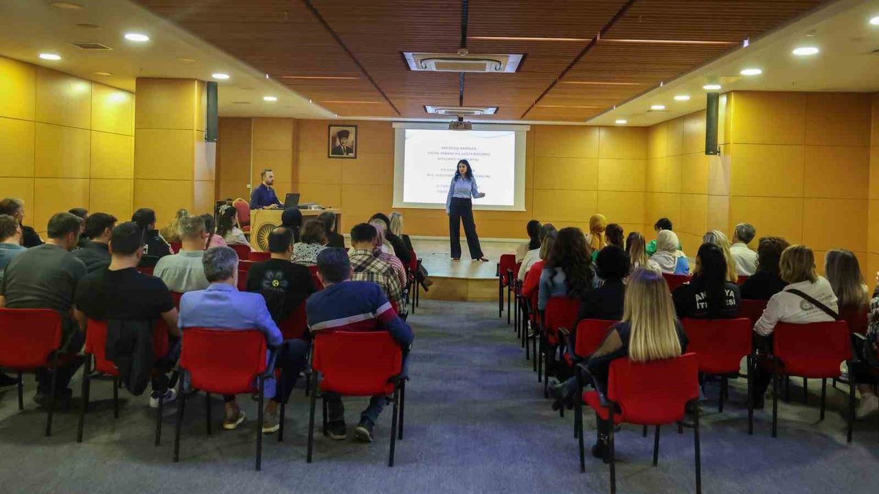 Antalya Büyükşehir Belediyesi personeline 'Aile İçi İletişim' eğitimi