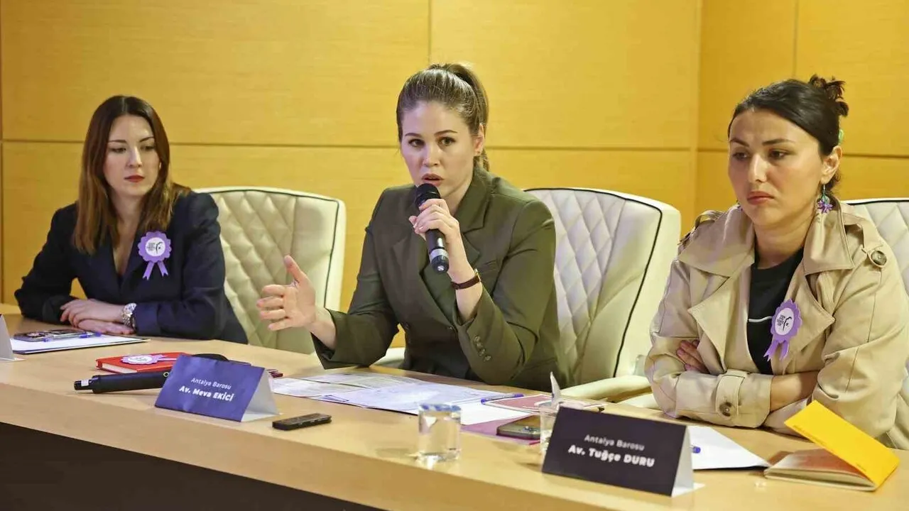 Antalya Büyükşehir'den 25 Kasım'da Kadına Yönelik Şiddetle Mücadele Eğitimi ve Sergi