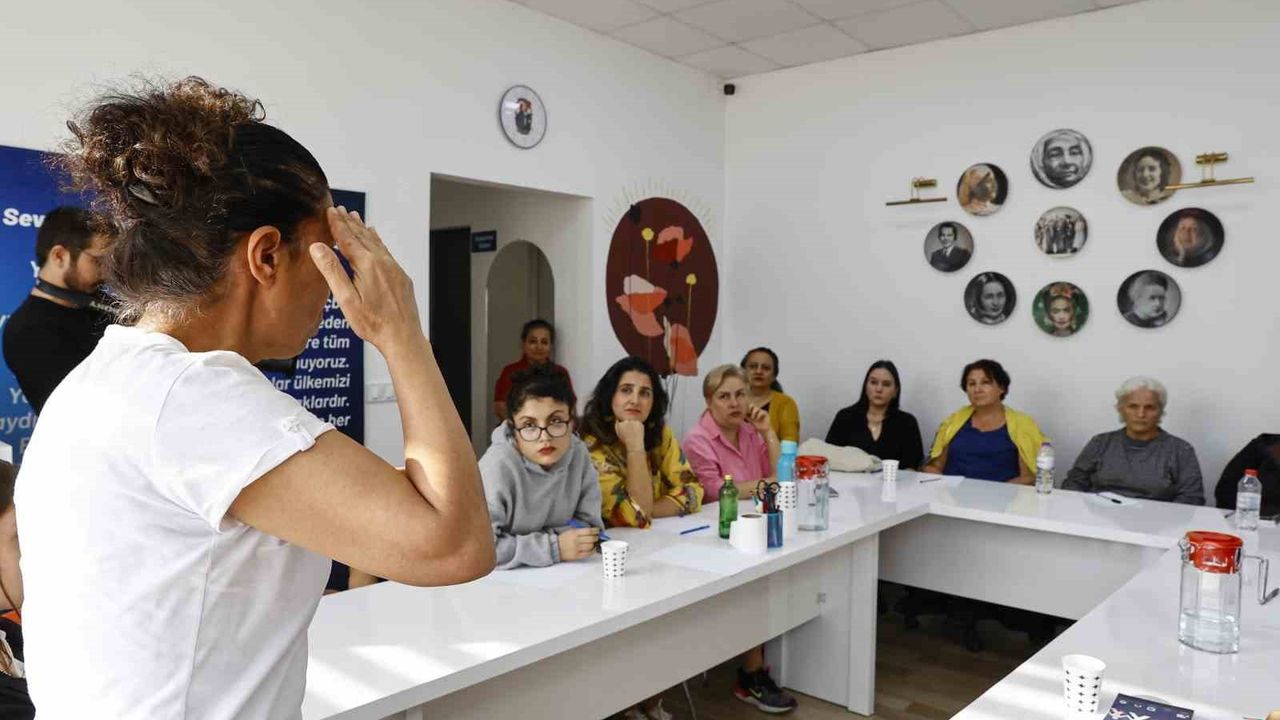 Antalya Büyükşehir Kadın Danışma Merkezi’nde İşaret Dili Eğitimi ile Etkili İletişim Hedefi