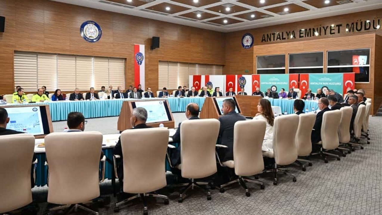Antalya'da 2025-2026 Kış Mevsimi Trafik Tedbirleri Toplantısı: Kurumlar Koordinasyonu ve Hazırlıklar