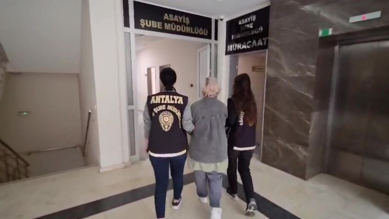 Antalya’da 5 yıldır firari olan ve 90 yıl kesinleşmiş hapis cezası bulunan şahıs yakalandı