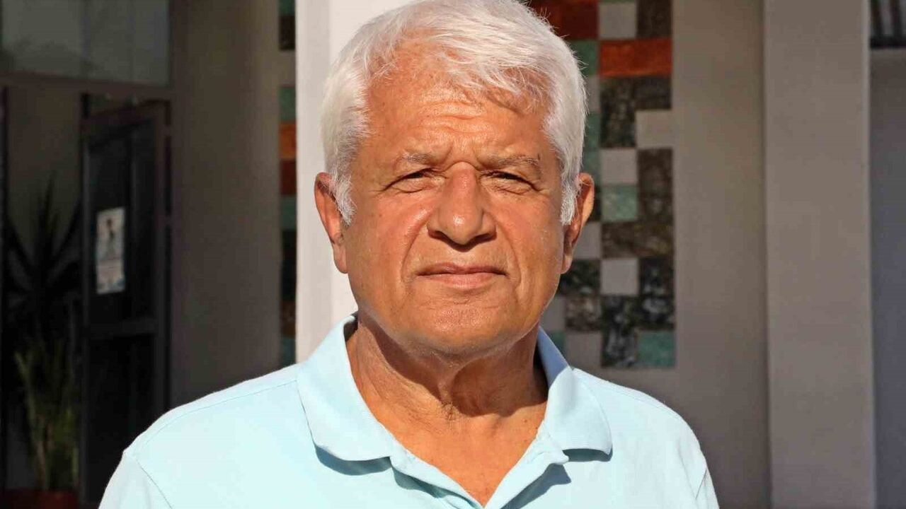 Antalya'da denizde sigara izmaritleri filtreleri açılarak yoğun birikim oluşturdu