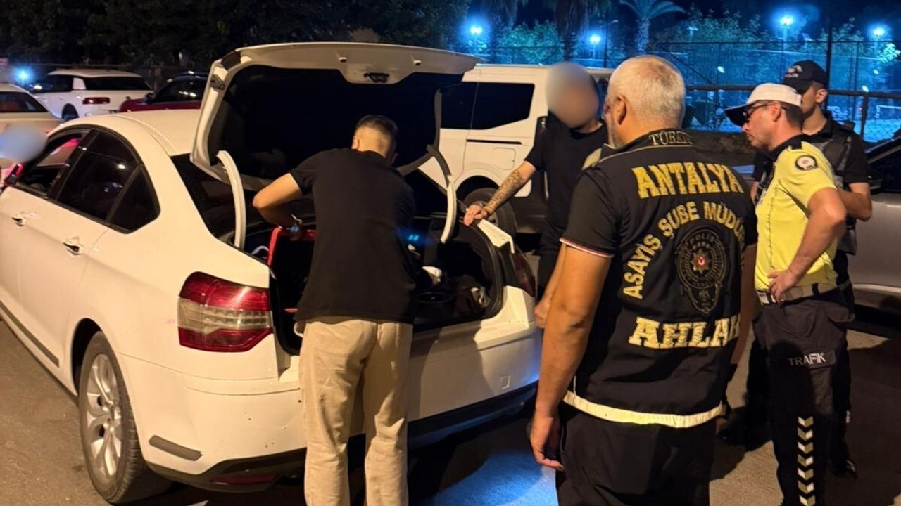 Antalya'da 'Huzurlu Sahiller' Uygulaması: 60.311 Kişi ve 17.955 Araç Sorgulandı