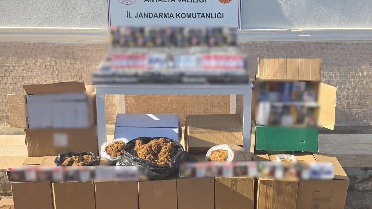Antalya'da jandarma operasyonu: 480 bin doldurulmuş makaron ve binlerce kaçak sigara ele geçirildi