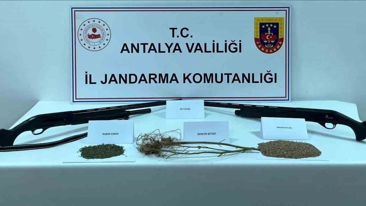 Antalya'da jandarma operasyonunda 1 kilo 350 gram kokain ele geçirildi