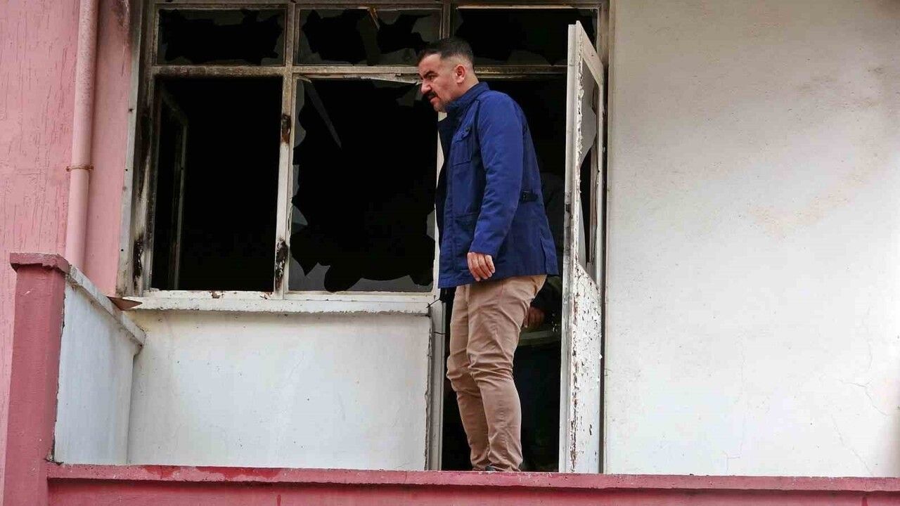 Antalya'da kentsel dönüşüm için boşaltılan binada yangın: 30'lu yaşlarda erkek cesedi bulundu
