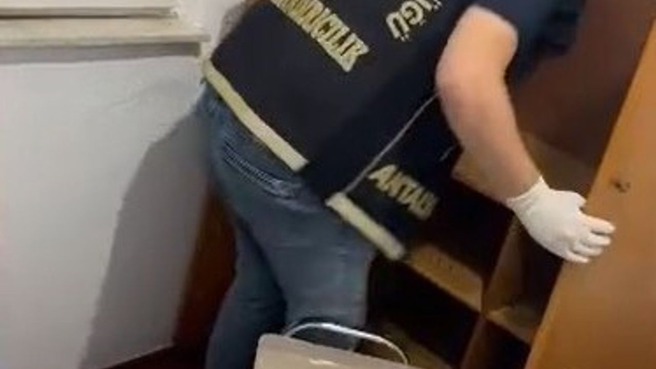 Antalya'da sahte alıcı düzeniyle 2,1 milyon TL'lik dolandırıcılık: 3 şüpheli tutuklandı