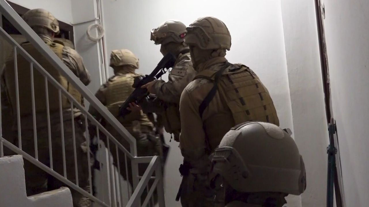 Antalya'da sahte kadın profilleriyle tuzak: Eğlence mekanında müşterilere 8-10 katı hesap çıkarıldı, 29 şüpheli yakalandı