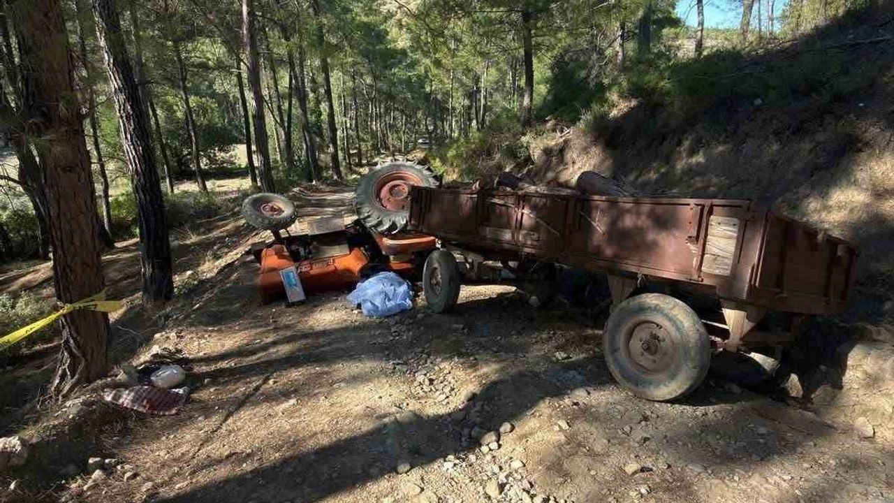 Antalya'da traktör devrildi: 61 yaşındaki sürücü yaşamını yitirdi