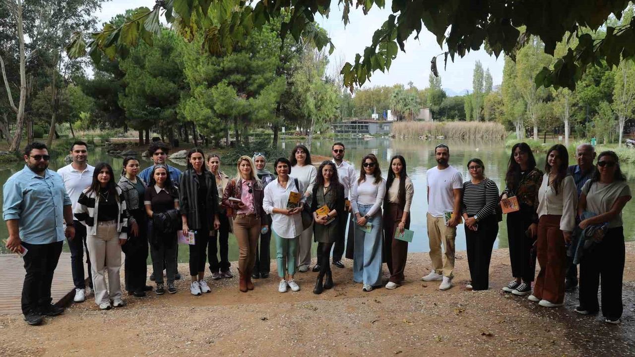 Antalya'da Yeşil Bayraklı Atatürk Kültür Parkı'nda Çevre ve Çocuk Hakları Rehberlik Eğitimi