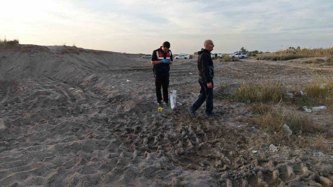 Antalya Manavgat'ta kum hırsızlığına jandarma müdahalesi: Dron görüntüleri sahillerin tahribatını ortaya koydu