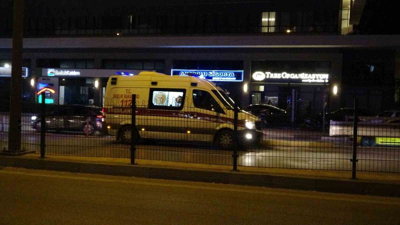 Antalya Muratpaşa'da 6 Araçlı Zincirleme Kaza: 1 Yaralı