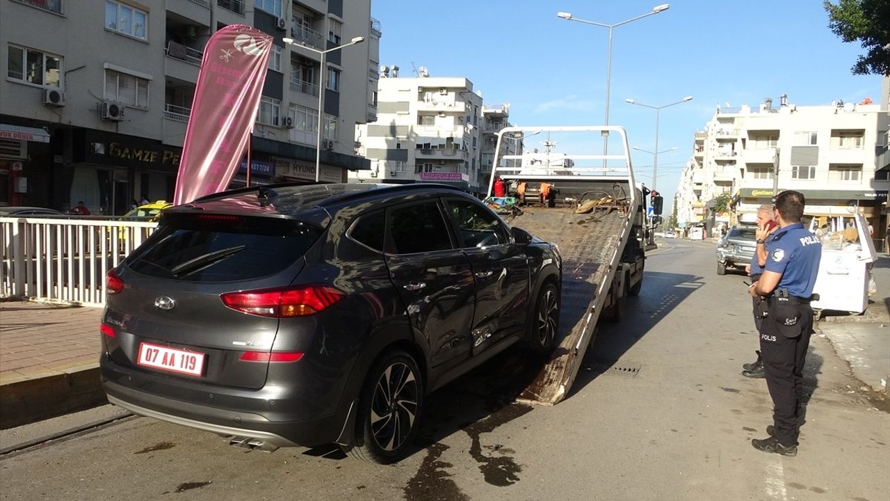 Antalya Muratpaşa'da Kaymakam İhsan Kara'nın makam aracı kaza yaptı, Kara taburcu edildi