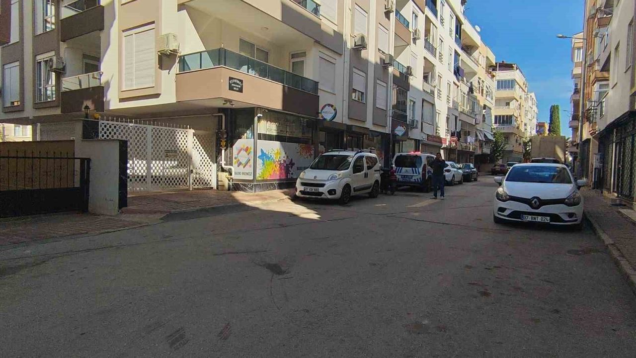 Antalya Muratpaşa'da yalnız yaşayan 78 yaşındaki Ahmet Gök evinde ölü bulundu