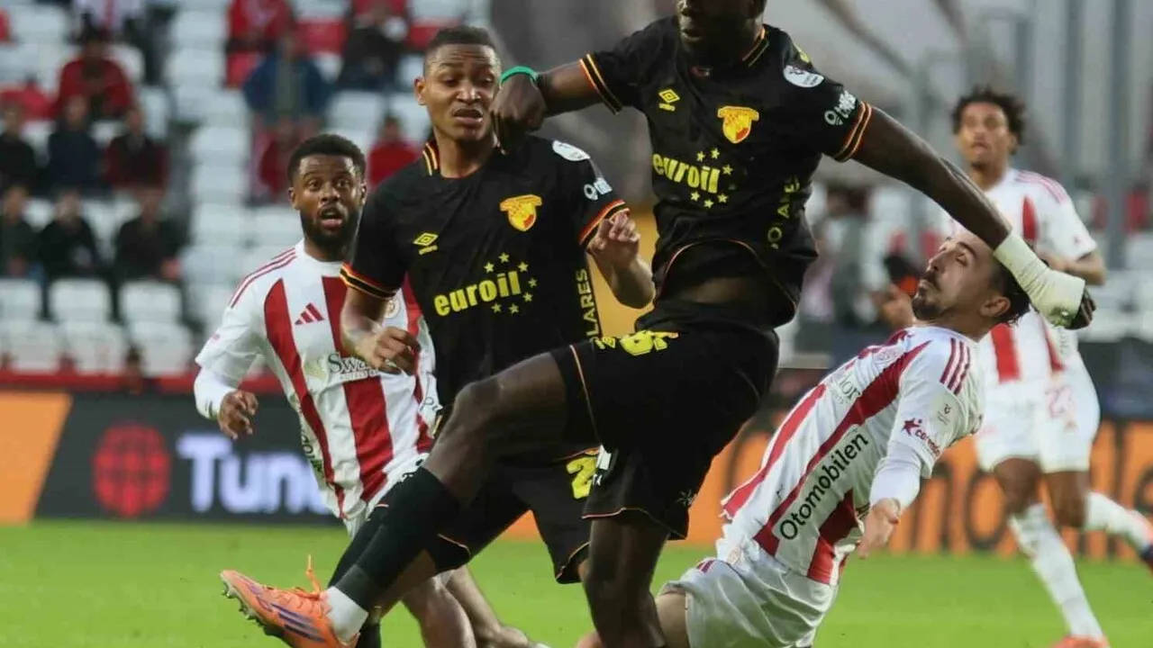 Antalyaspor 1-0 Göztepe — İlk yarı: Antalyaspor önde (Trendyol Süper Lig, 14. hafta)