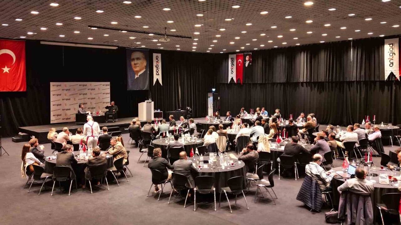 ANTGİAD'da Hüseyin Özbek: Başarı ve iflas sürecinin iç yüzü