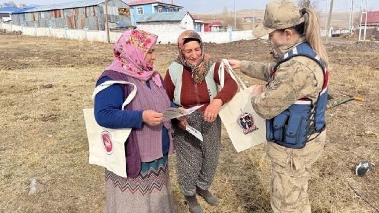 Ardahan Jandarma, KADES ile köy köy kadınlara eğitim veriyor