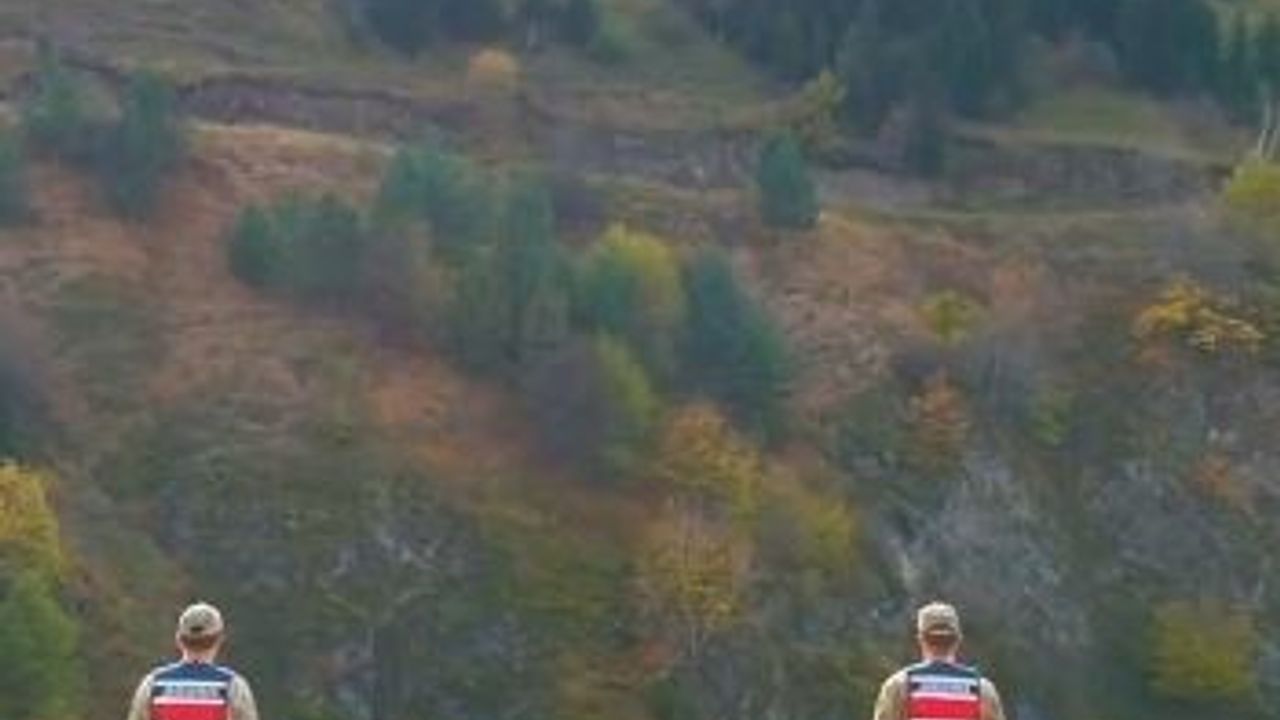 Ardahan Jandarma’sından Posof’un Sonbahar Renklerini Yansıtan Drone Görüntüleri