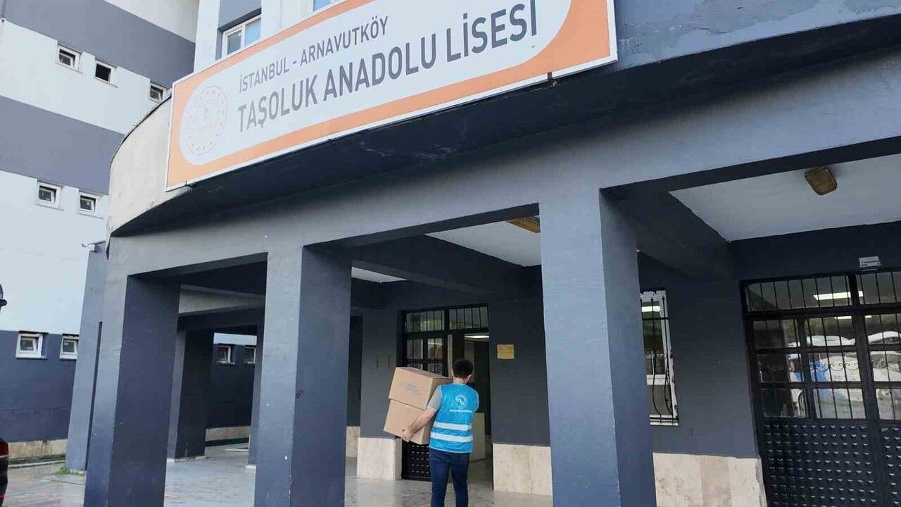 Arnavutköy Belediyesi'nden 24 Kasım'da Öğretmenlere İlçe Genelinde Sürpriz Ziyaret