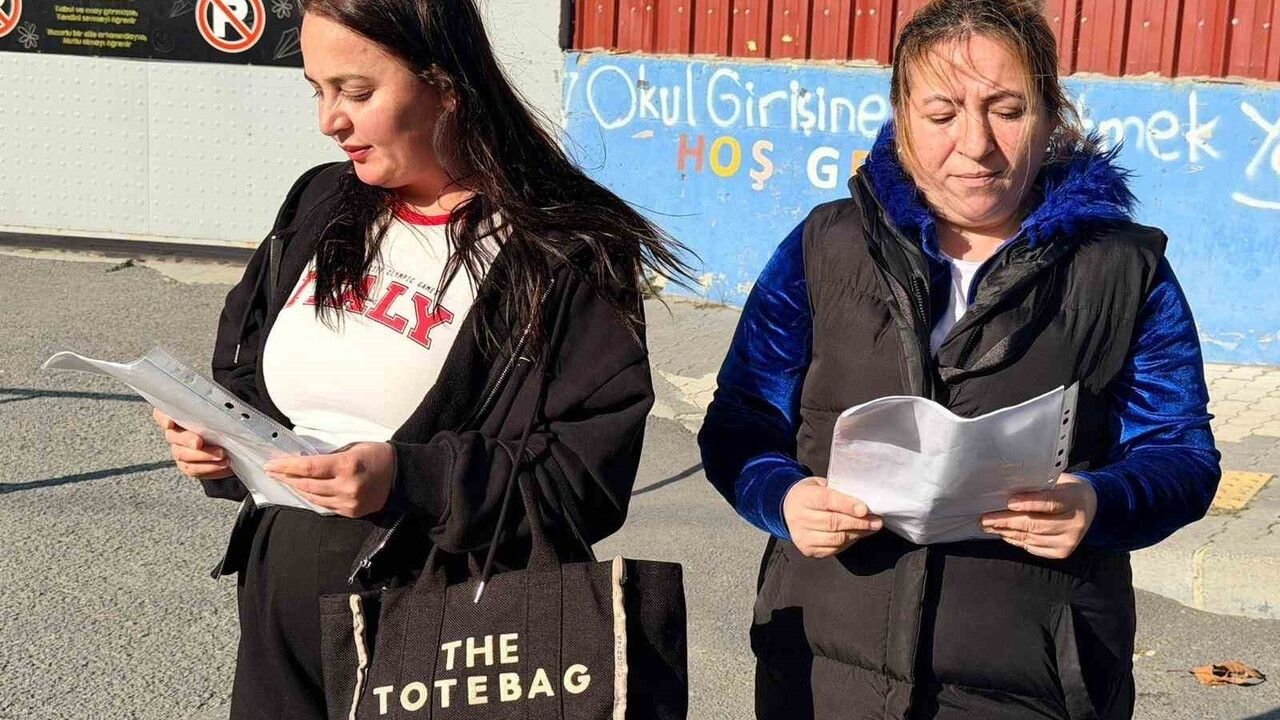 Arnavutköy Bolluca İlkokulu Önünde Trafik Yoğunluğu Velileri Mağdur Ediyor