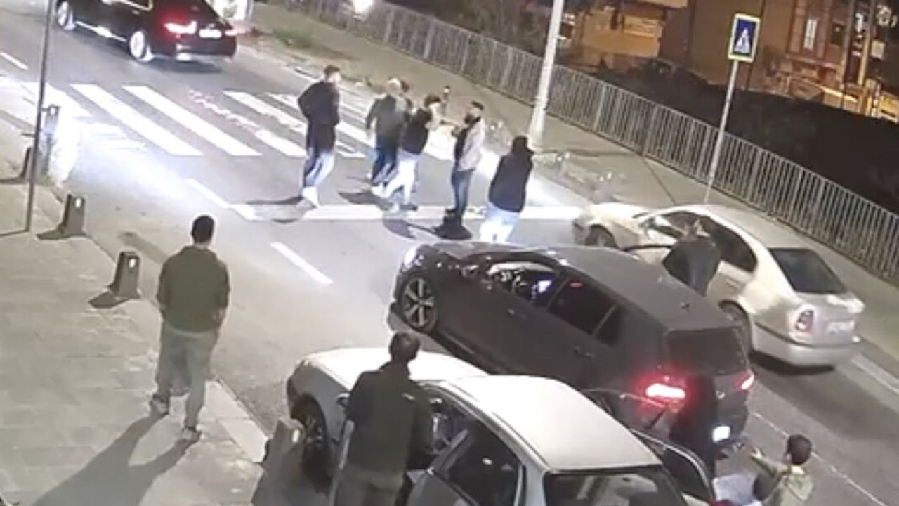 Arnavutköy'de işten çıkarılan genç kızın tartışması caddeye taştı